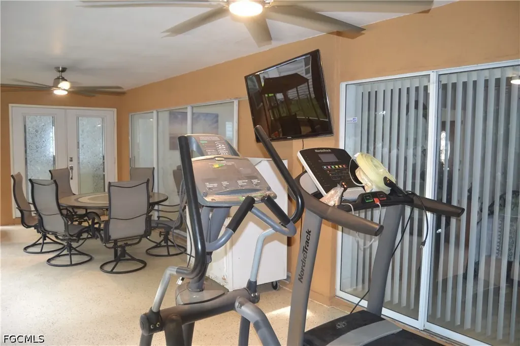 622 SE 10th Avenue Cape Coral FL 33990
