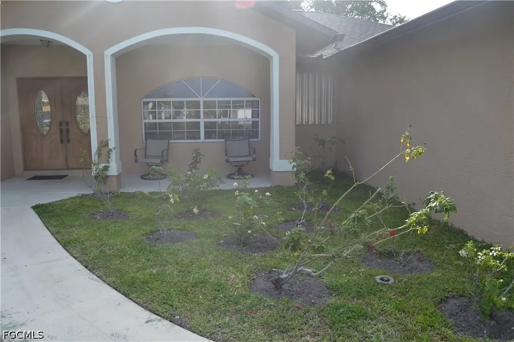 622 SE 10th Avenue Cape Coral FL 33990