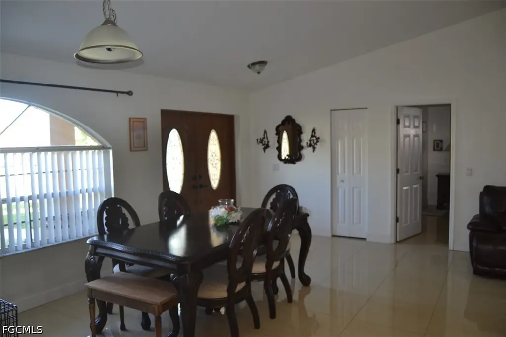 622 SE 10th Avenue Cape Coral FL 33990
