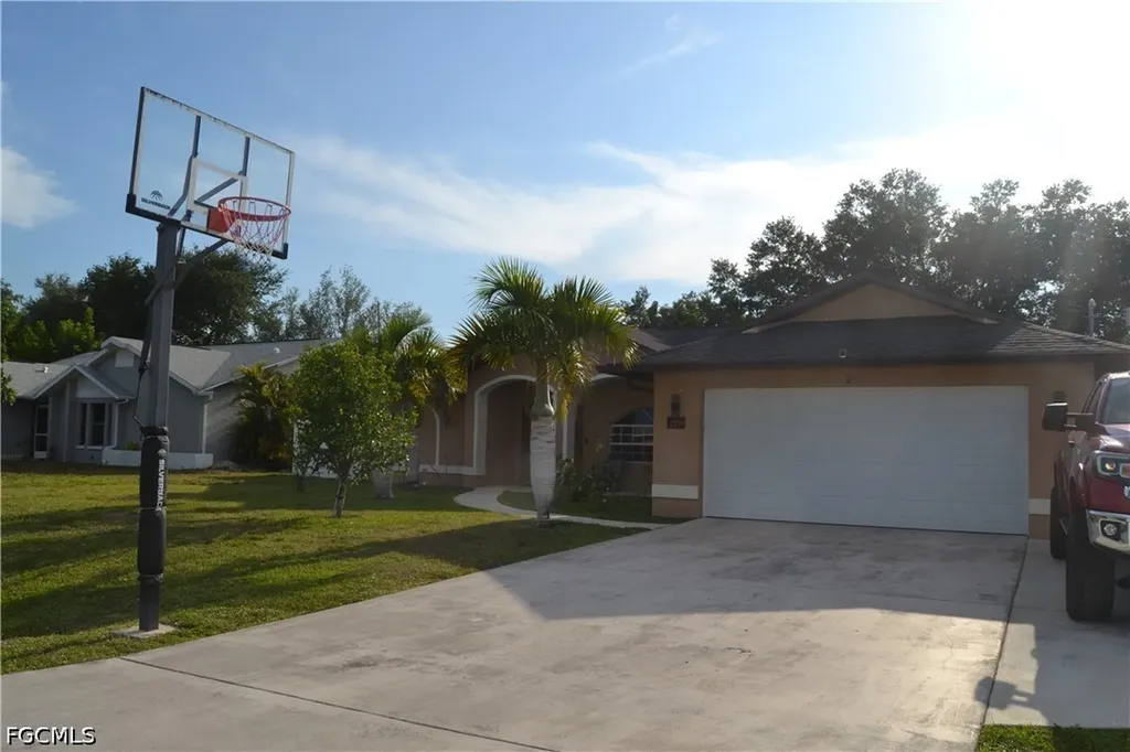 622 SE 10th Avenue Cape Coral FL 33990