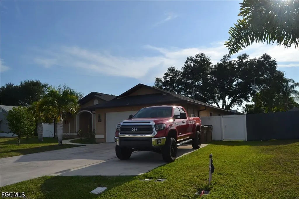 622 SE 10th Avenue Cape Coral FL 33990