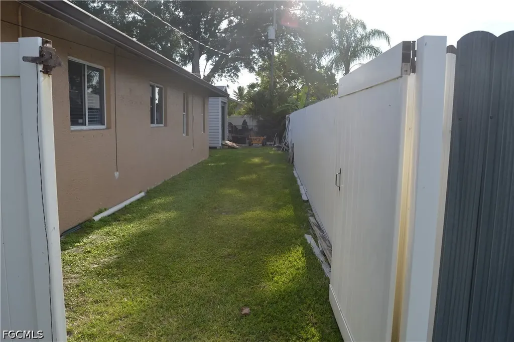 622 SE 10th Avenue Cape Coral FL 33990