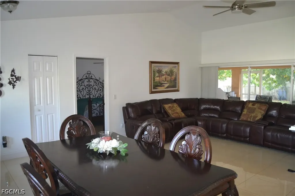 622 SE 10th Avenue Cape Coral FL 33990