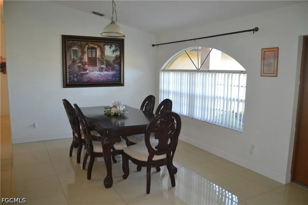 622 SE 10th Avenue Cape Coral FL 33990