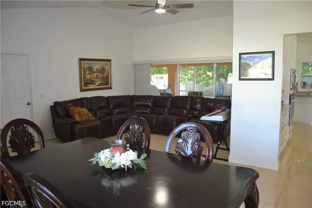 622 SE 10th Avenue Cape Coral FL 33990