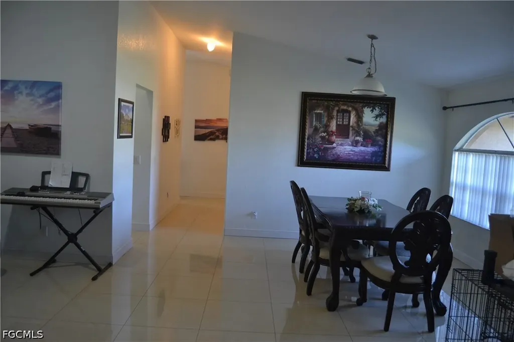 622 SE 10th Avenue Cape Coral FL 33990