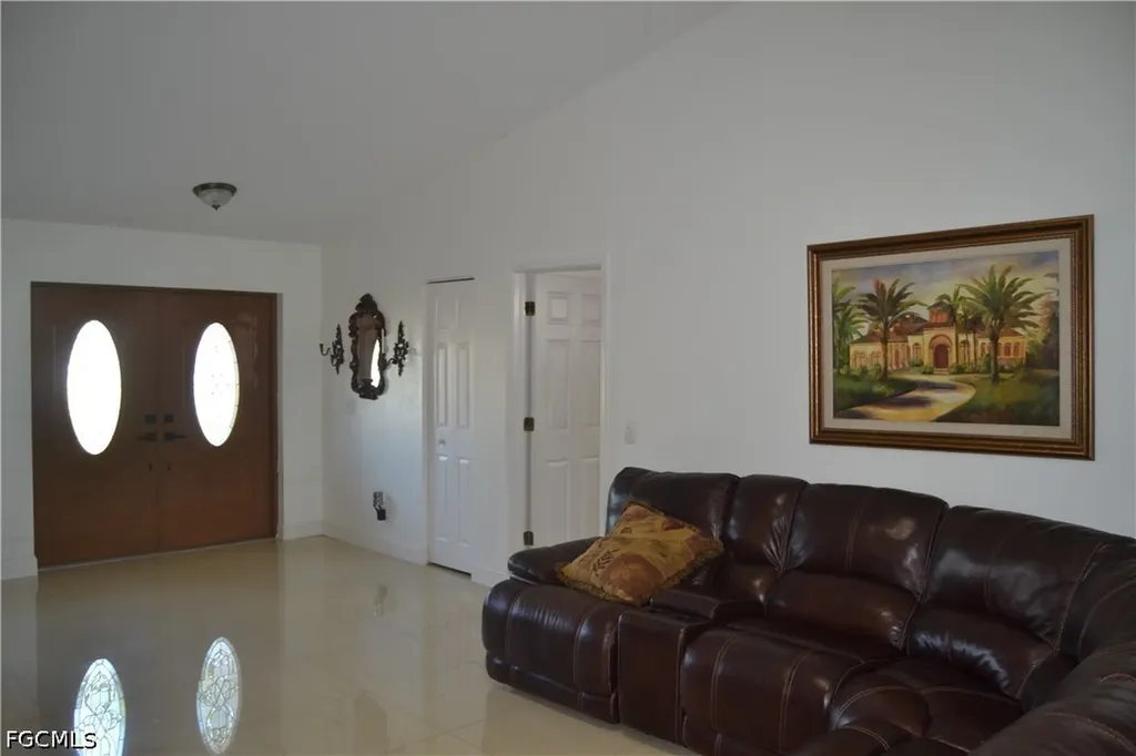 622 SE 10th Avenue Cape Coral FL 33990