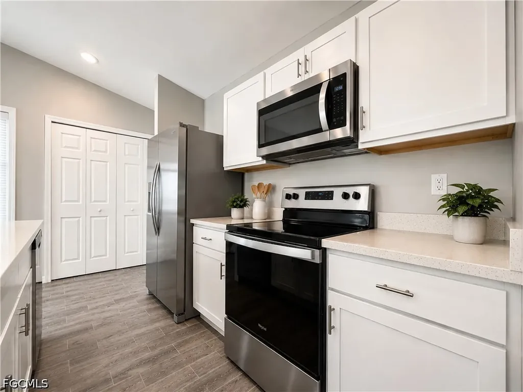 2728 NE 5th Place Cape Coral FL 33909