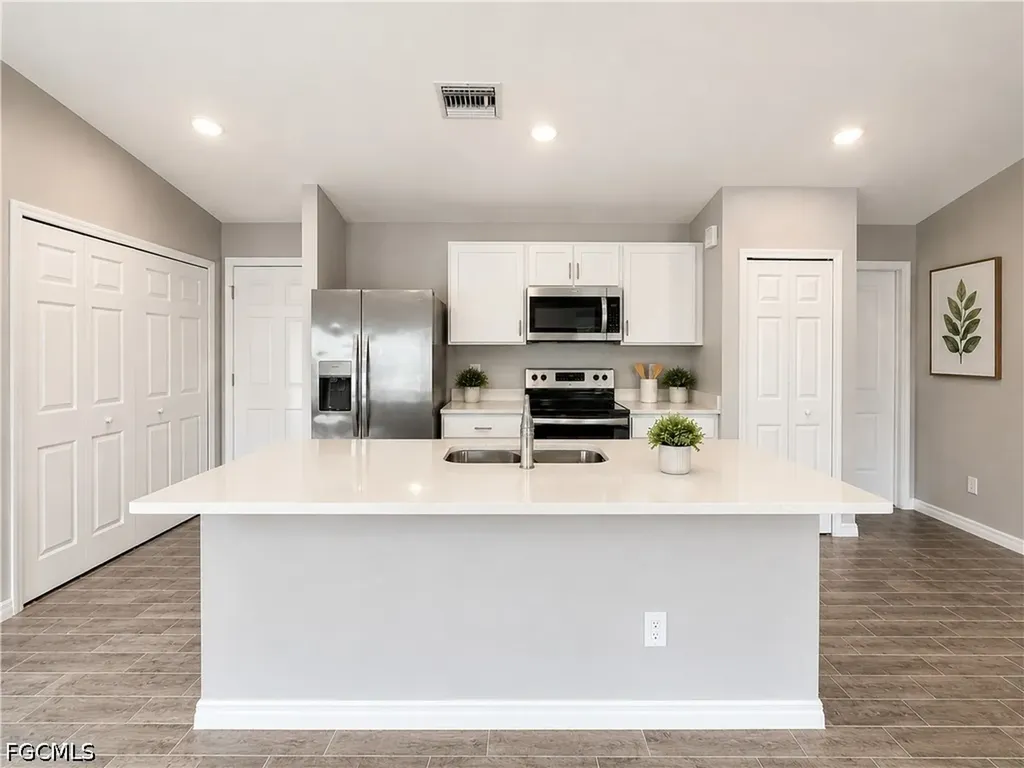 2728 NE 5th Place Cape Coral FL 33909