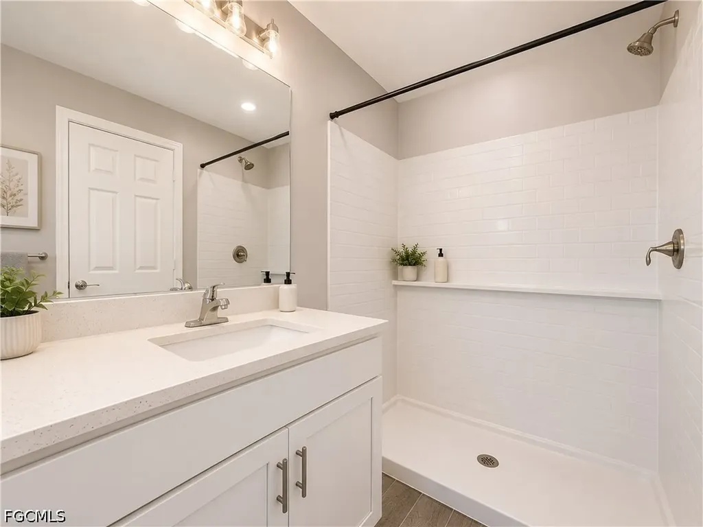 2728 NE 5th Place Cape Coral FL 33909