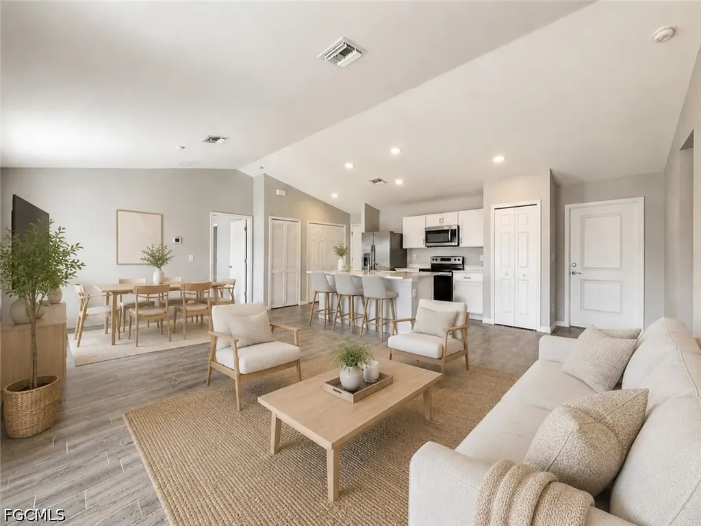 2728 NE 5th Place Cape Coral FL 33909