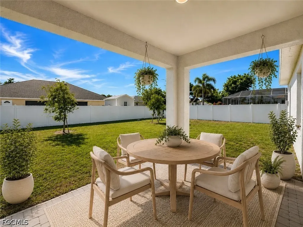2728 NE 5th Place Cape Coral FL 33909