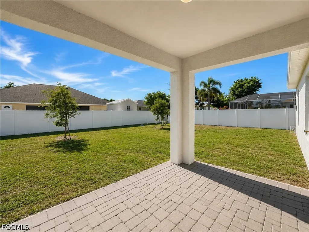 2728 NE 5th Place Cape Coral FL 33909