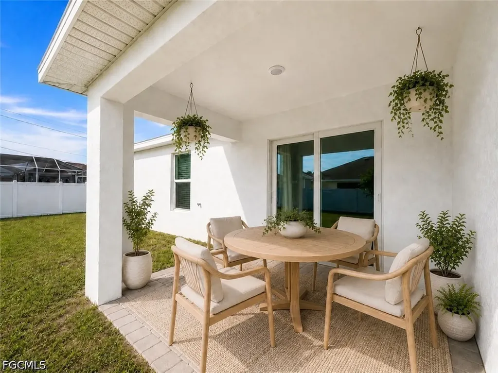 2728 NE 5th Place Cape Coral FL 33909