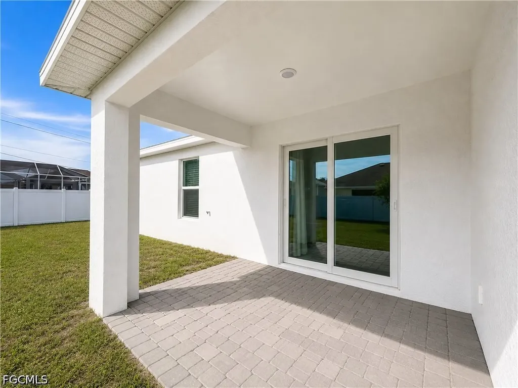 2728 NE 5th Place Cape Coral FL 33909