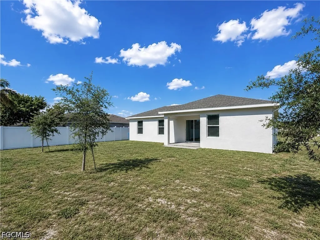 2728 NE 5th Place Cape Coral FL 33909