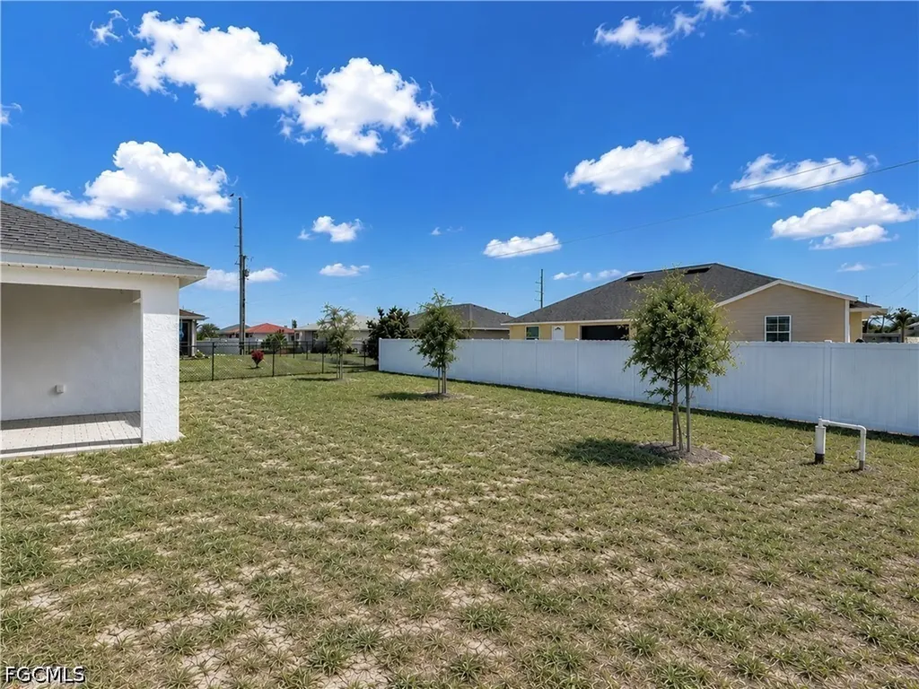 2728 NE 5th Place Cape Coral FL 33909