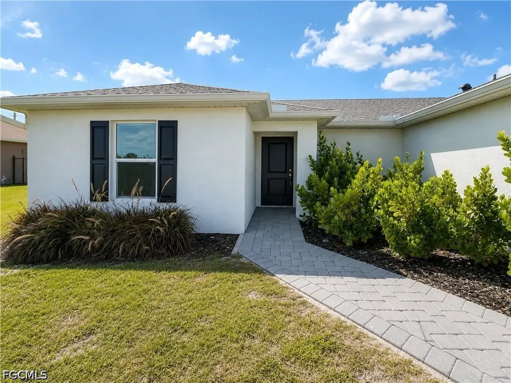 2728 NE 5th Place Cape Coral FL 33909