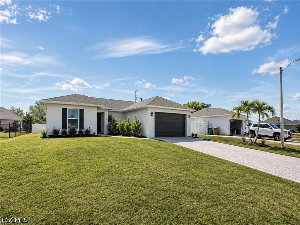 2728 NE 5th Place Cape Coral FL 33909