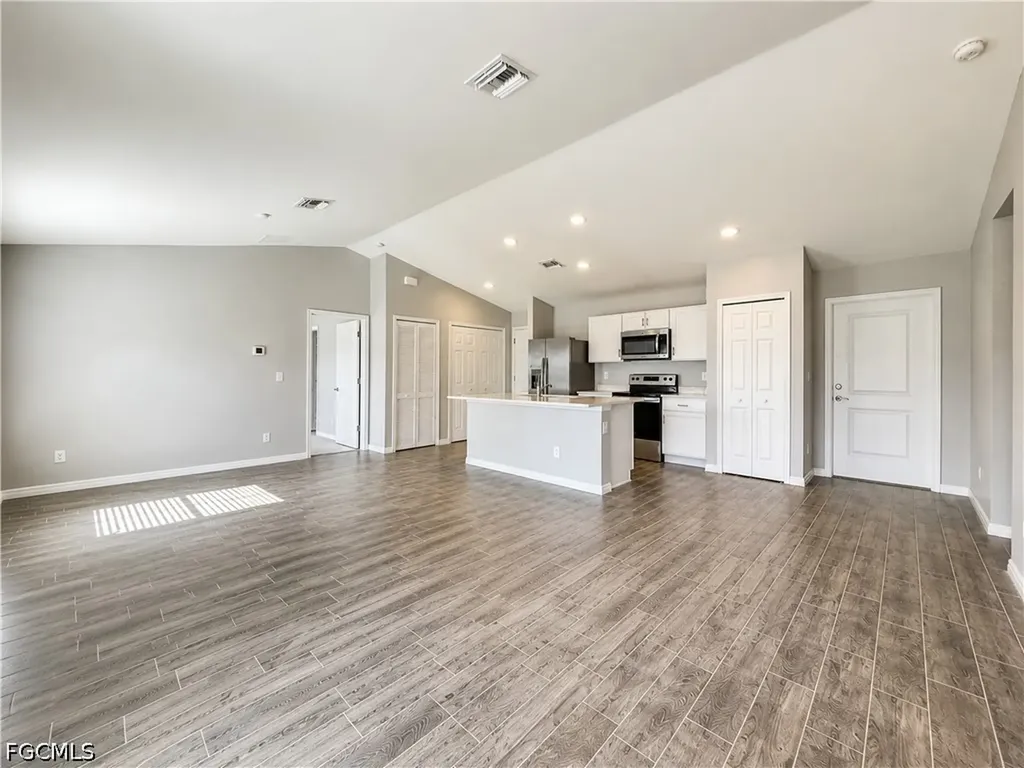 2728 NE 5th Place Cape Coral FL 33909