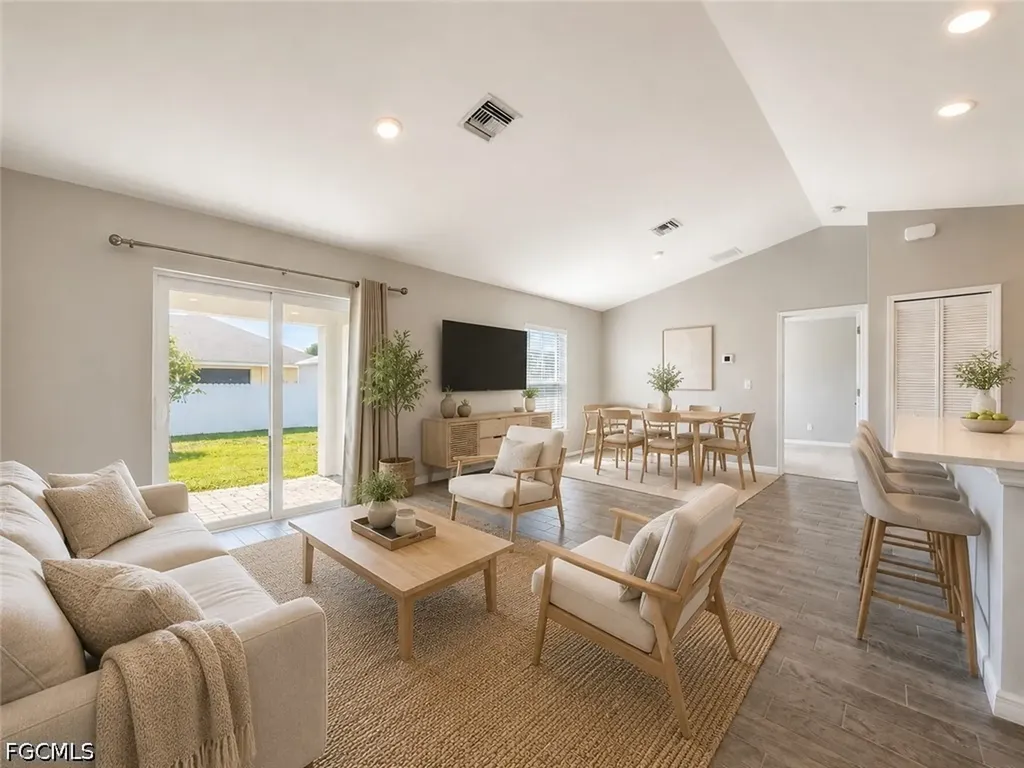 2728 NE 5th Place Cape Coral FL 33909