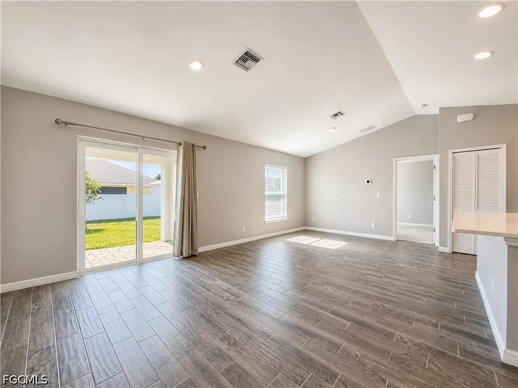 2728 NE 5th Place Cape Coral FL 33909