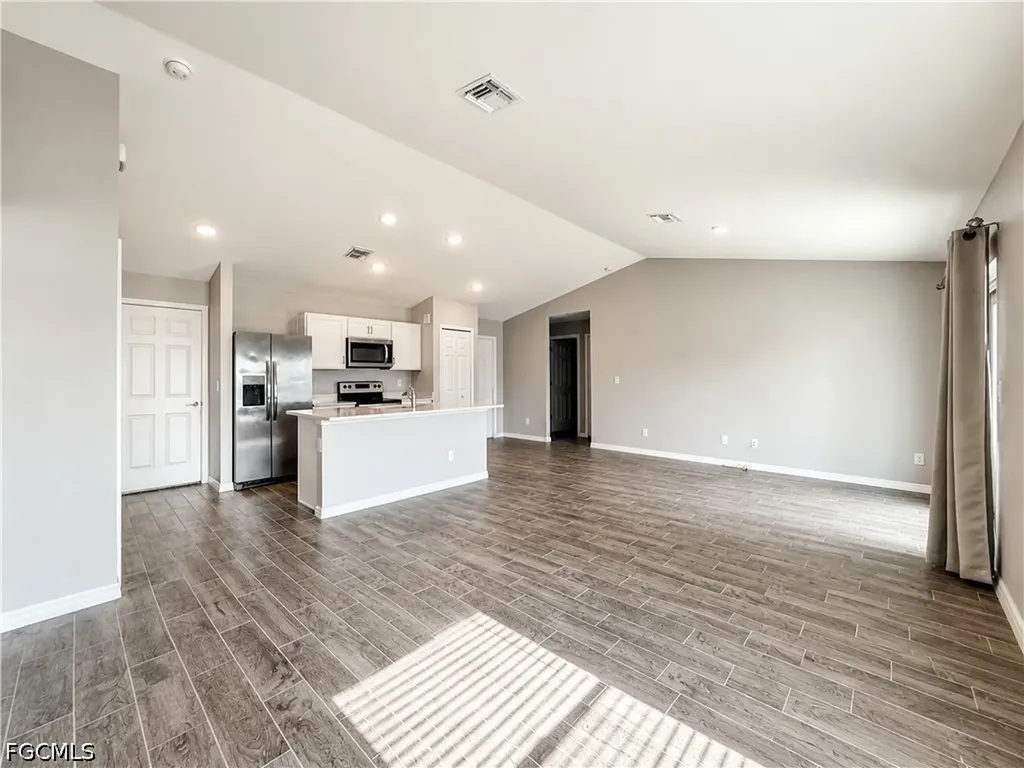 2728 NE 5th Place Cape Coral FL 33909