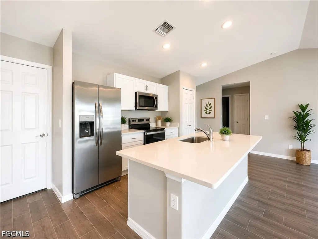 2728 NE 5th Place Cape Coral FL 33909