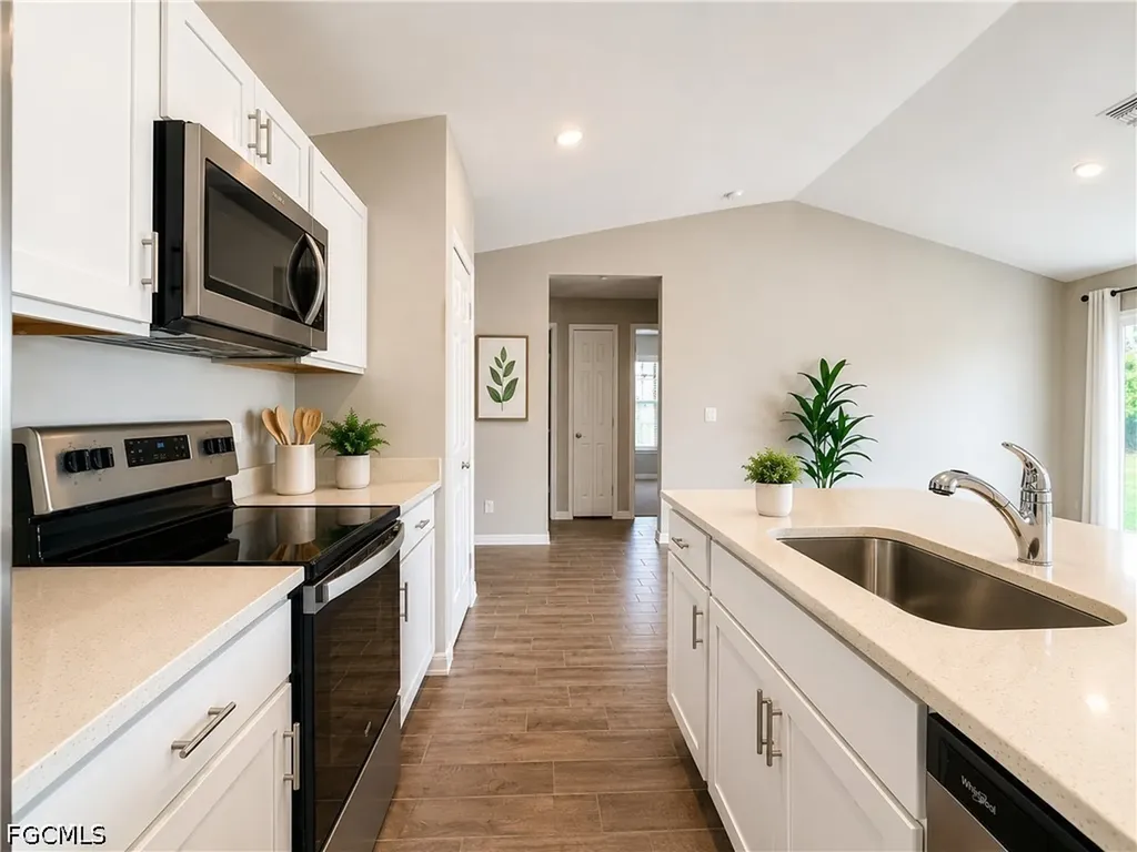 2728 NE 5th Place Cape Coral FL 33909
