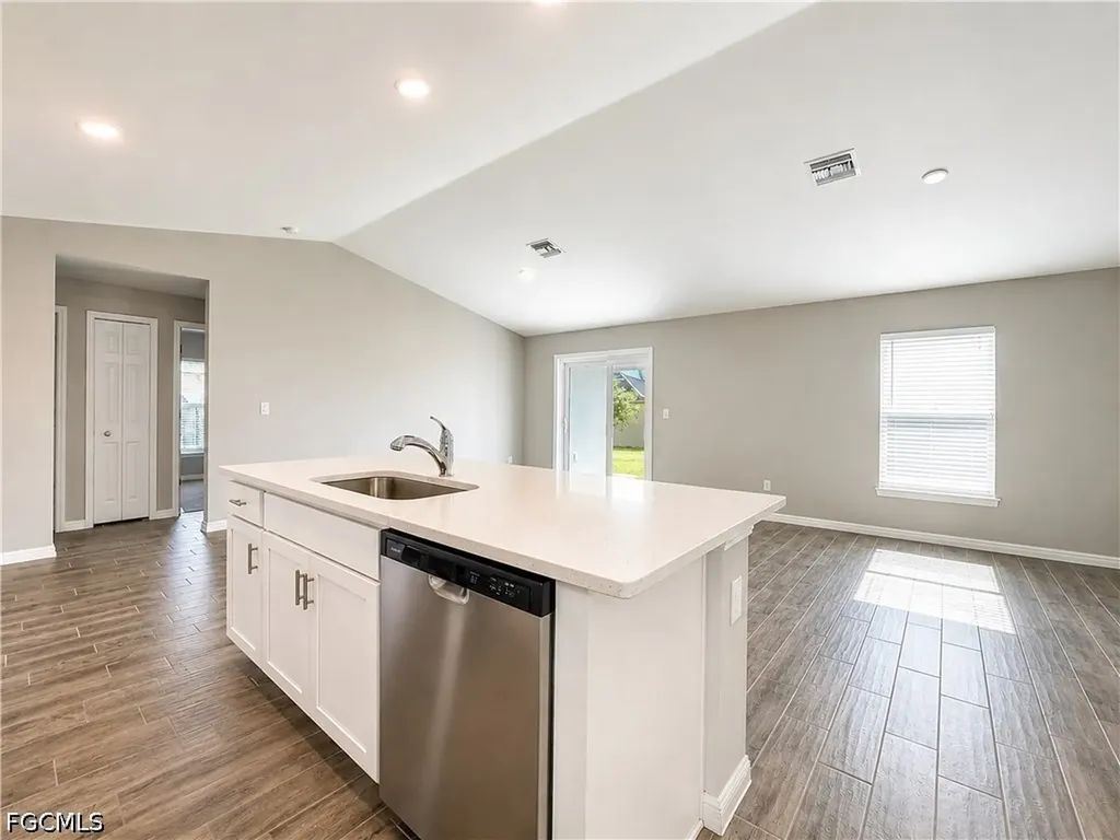 2728 NE 5th Place Cape Coral FL 33909
