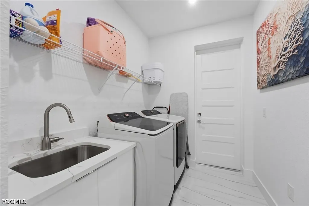 2530 SW 4th Place Cape Coral FL 33914