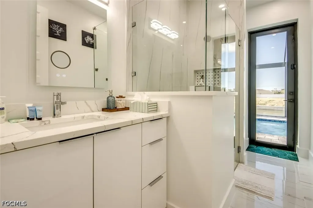2530 SW 4th Place Cape Coral FL 33914