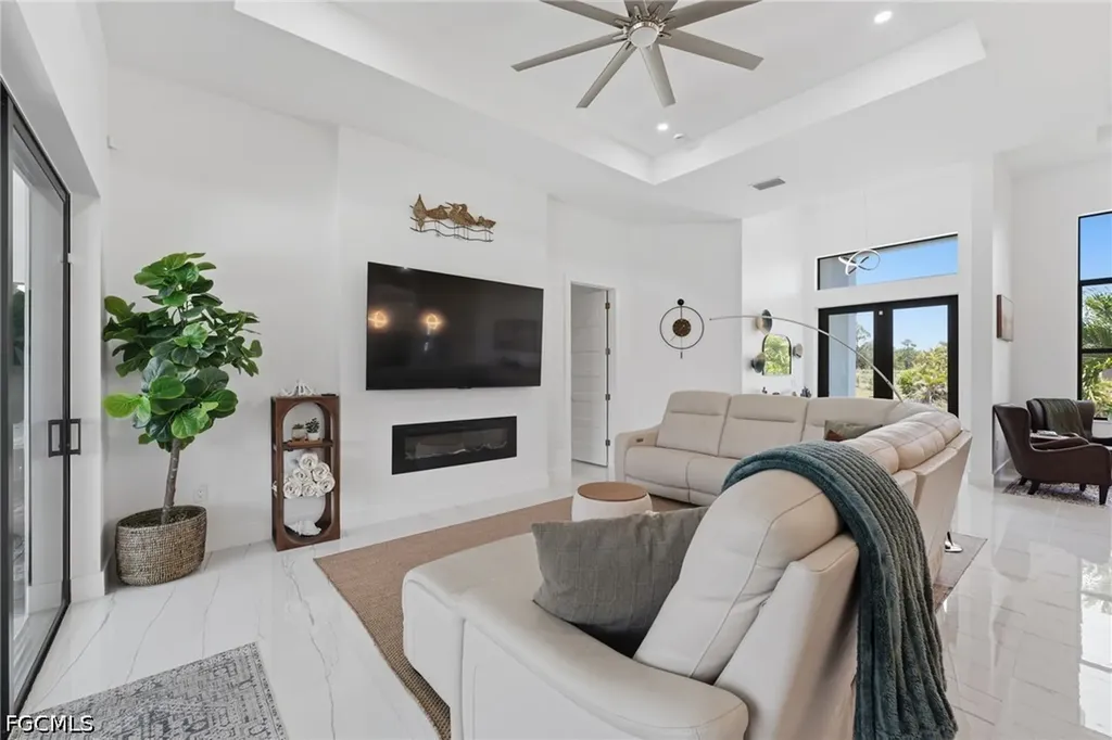 2530 SW 4th Place Cape Coral FL 33914