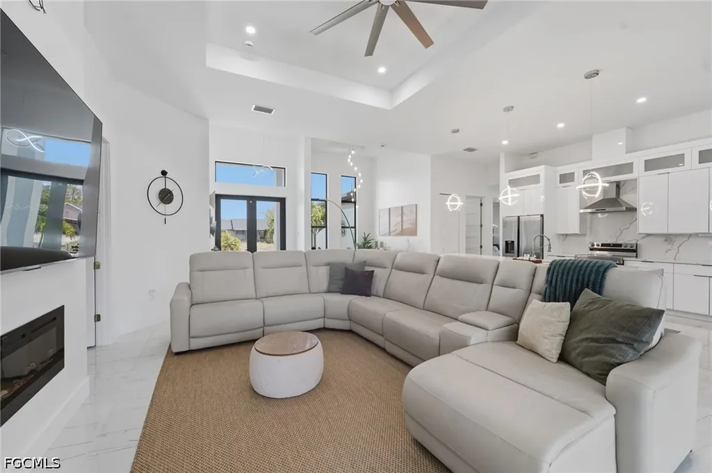 2530 SW 4th Place Cape Coral FL 33914