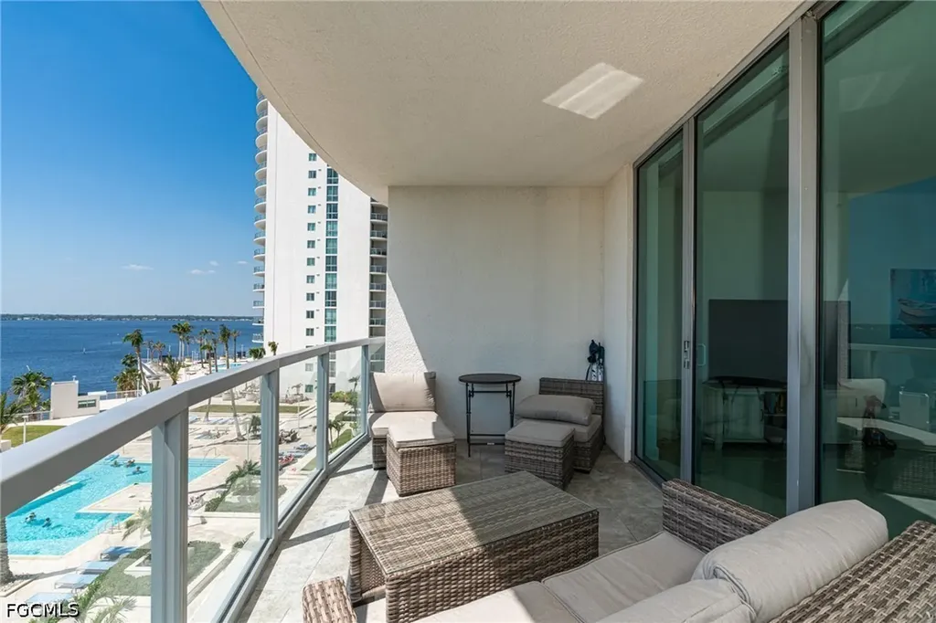 3000 Oasis Grand Boulevard Fort Myers FL 33916