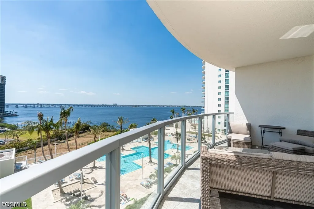 3000 Oasis Grand Boulevard Fort Myers FL 33916