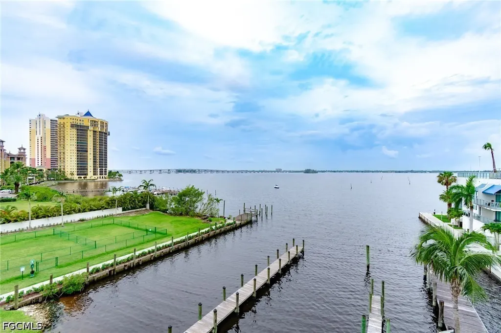 3000 Oasis Grand Boulevard Fort Myers FL 33916