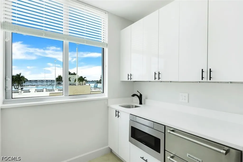 3000 Oasis Grand Boulevard Fort Myers FL 33916