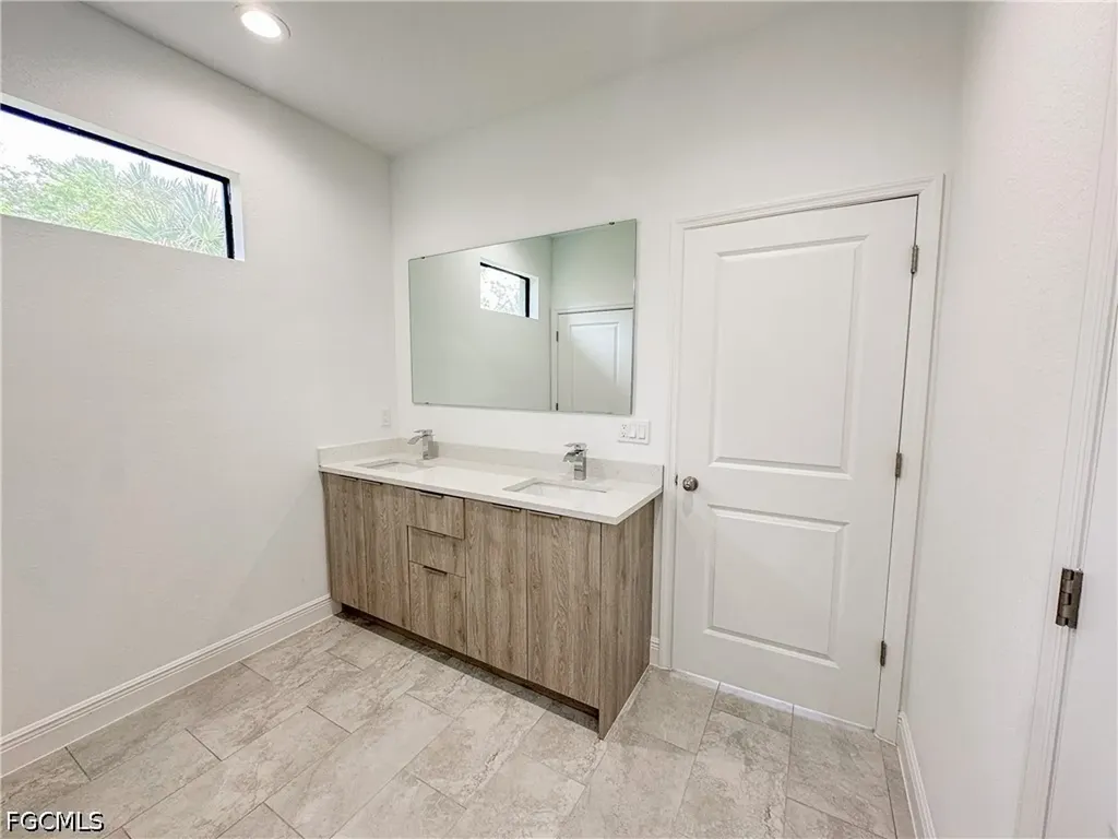 5028 W Tradewinds Circle Labelle FL 33935