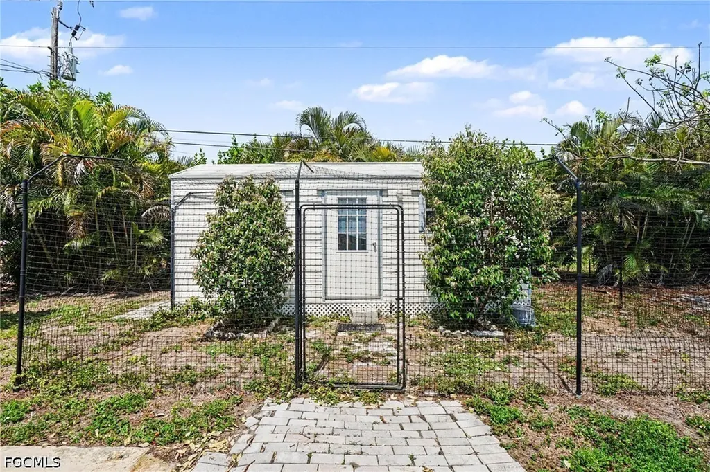 3314 SE 11th Avenue Cape Coral FL 33904