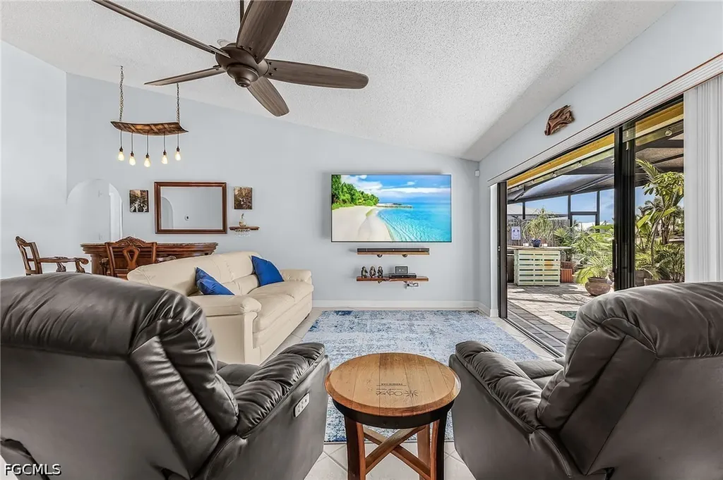 920 SE 33rd Street Cape Coral FL 33904
