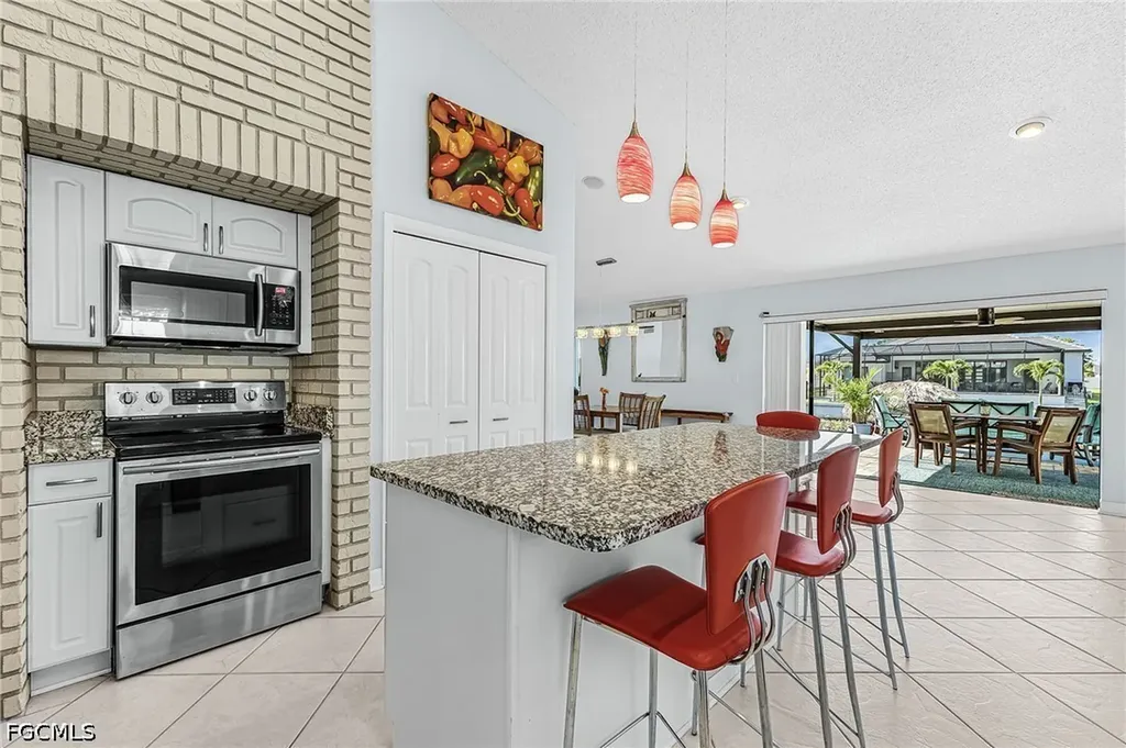 920 SE 33rd Street Cape Coral FL 33904