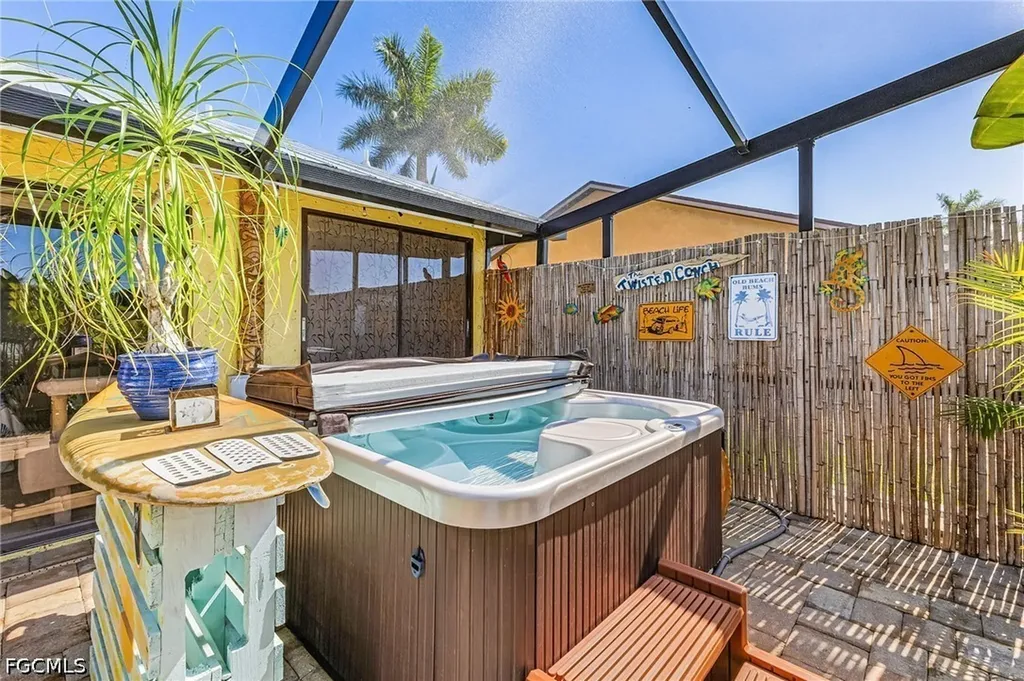 920 SE 33rd Street Cape Coral FL 33904