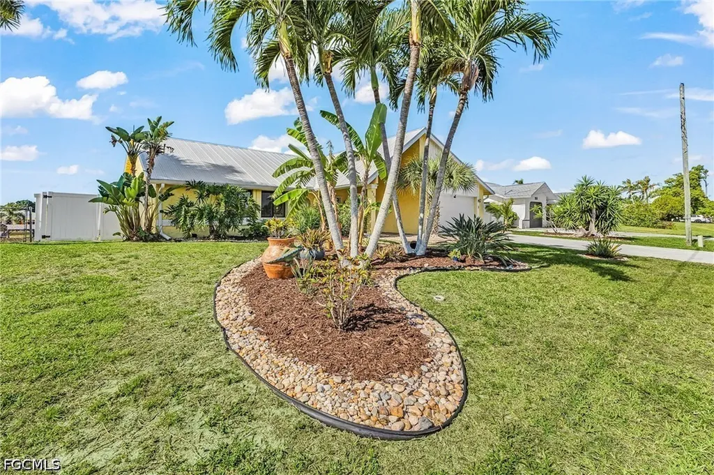920 SE 33rd Street Cape Coral FL 33904