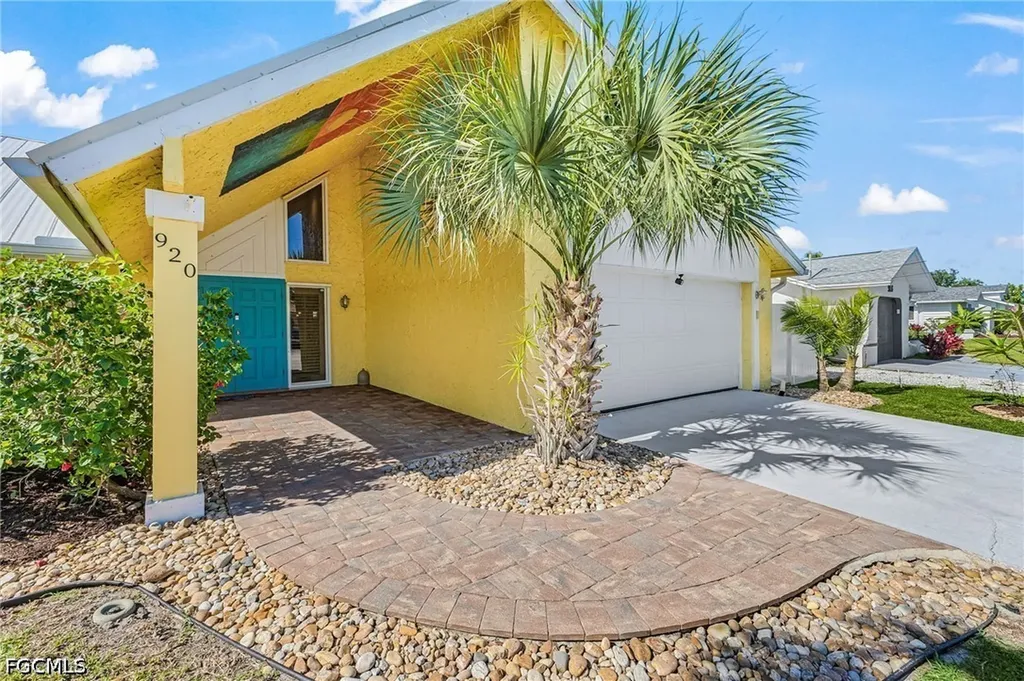 920 SE 33rd Street Cape Coral FL 33904