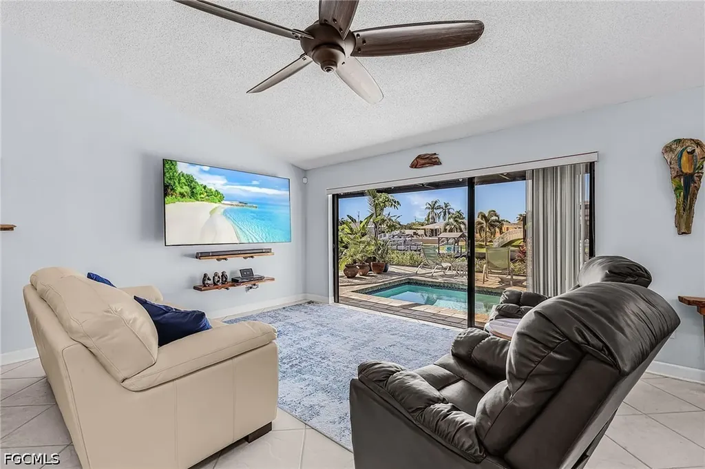 920 SE 33rd Street Cape Coral FL 33904