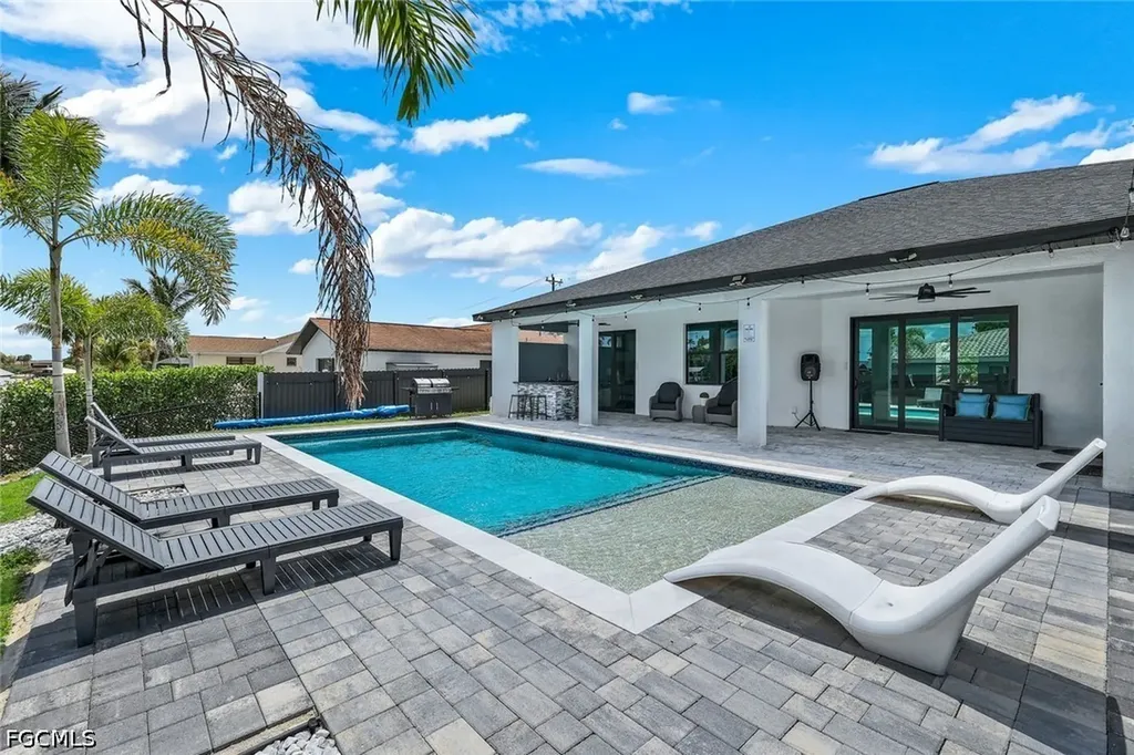 2419 Country Club Boulevard Cape Coral FL 33990