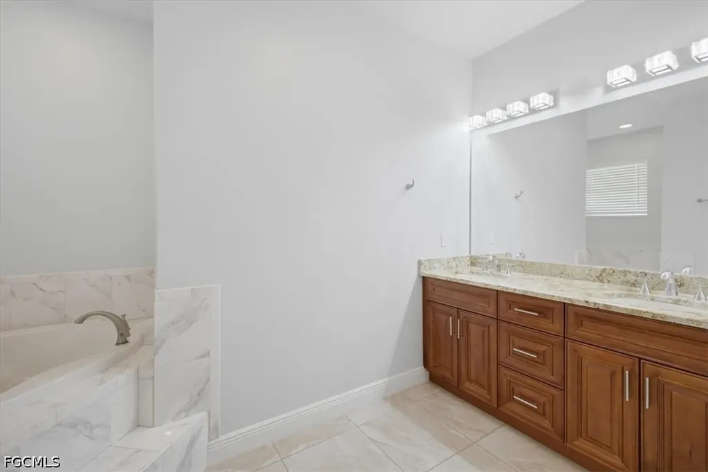 2416 SE 8th Avenue Cape Coral FL 33990