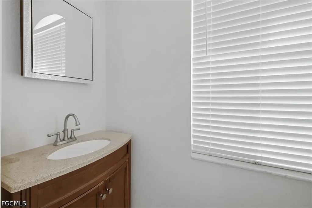 2416 SE 8th Avenue Cape Coral FL 33990