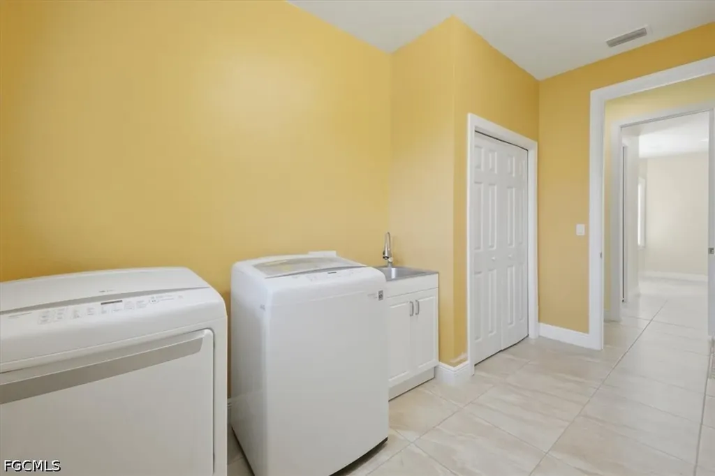 2416 SE 8th Avenue Cape Coral FL 33990